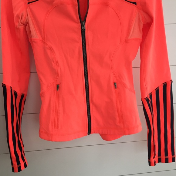 🛑 SOLD! LULULEMON Zip Up Forme Run Jacket - Picture 5 of 8